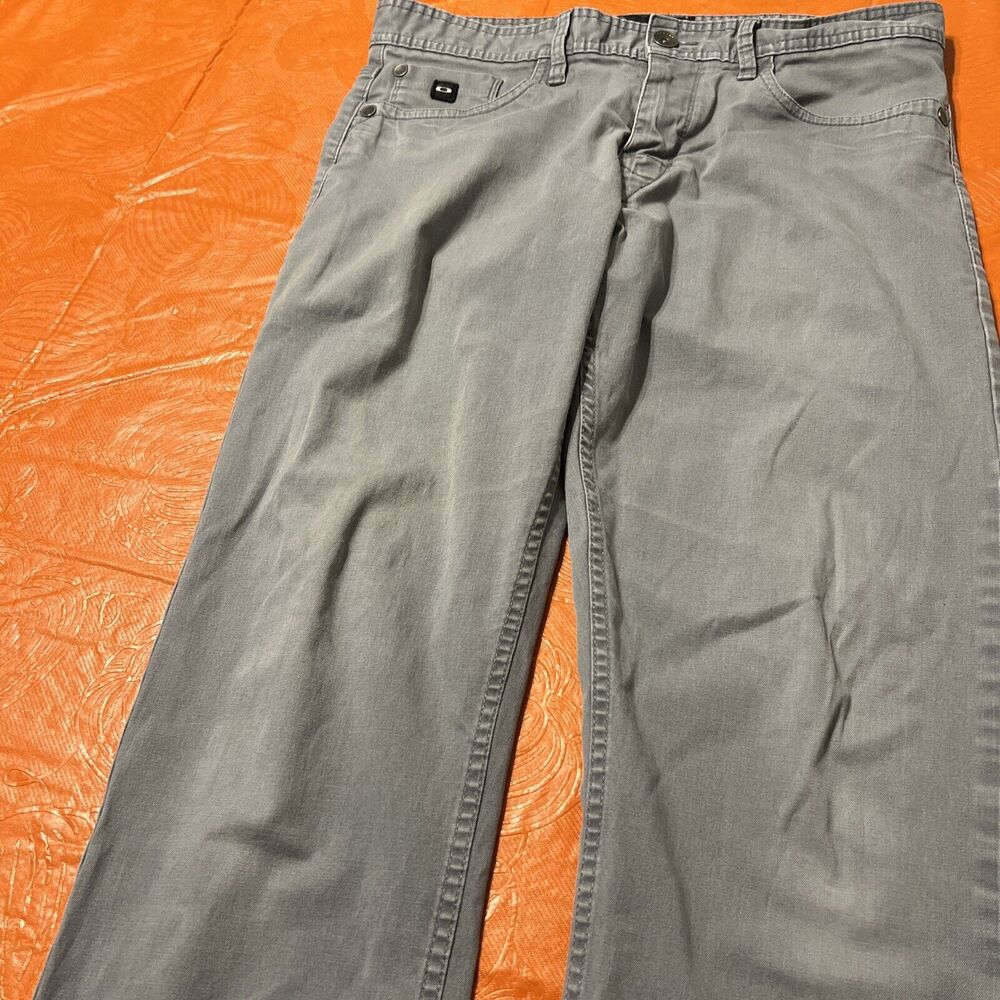Men’s Oakley Size 33 X 32 Slim Fit Pants
